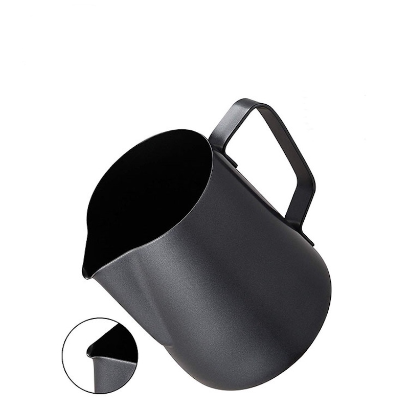 đánh giá chuyên nghiệp bên trong cốc cà phê sữa sữa nóng bình sữa sữa