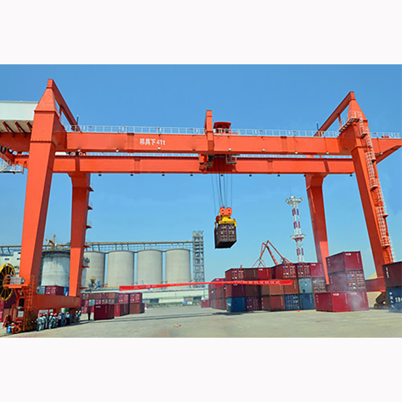 Cổng trục gắn container