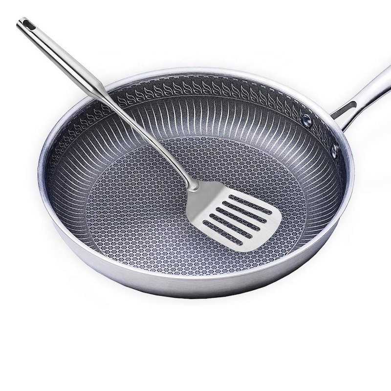 Cá nhân vô dụng, có cả cây gậy.