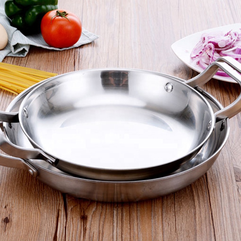 Tây Đức với hai đứa khác.