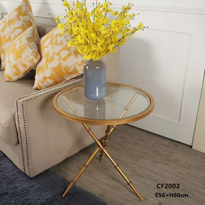 Bàn bên cạnh một vài