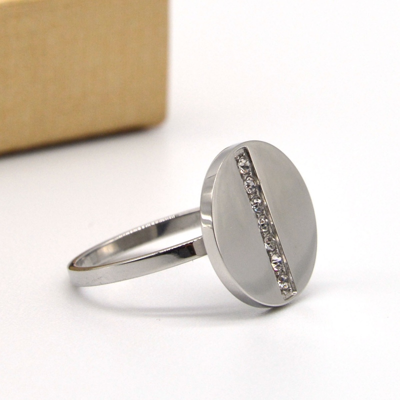 Nhẫn kim cương vô hình