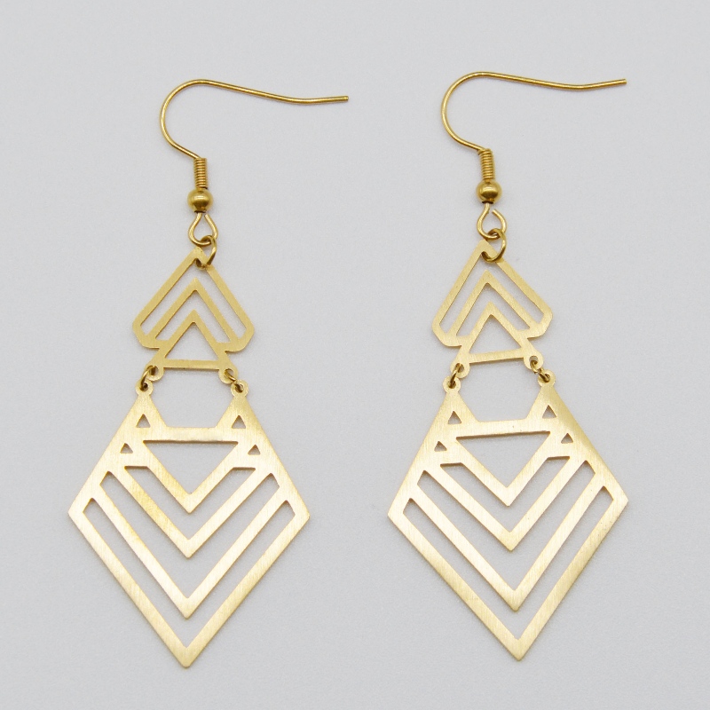 Nhẫn tai kim loại, kim cương