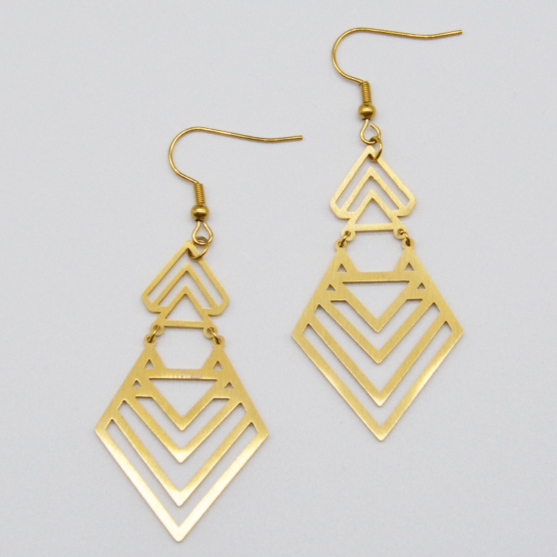 Nhẫn tai kim loại, kim cương