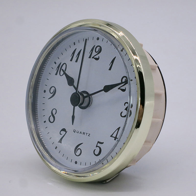 Bộ khung vàng 70mm, chốt trắng ở dưới đồng hồ.