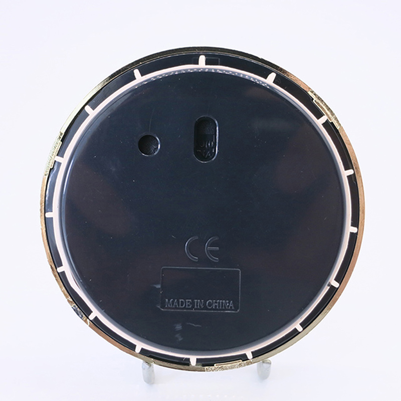 Bộ khung vàng 70mm, chốt trắng ở dưới đồng hồ.