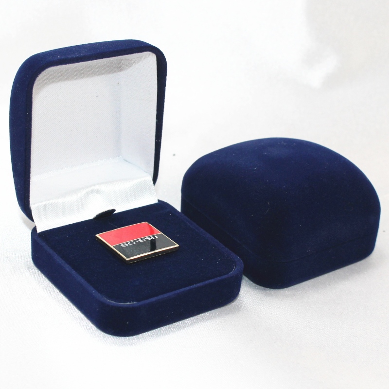 Vật phẩm F-2 hình tròn Hộp nhung cho nhẫn, huy hiệu & đồng xu nhỏ, mm. 52 * 57 * 34, trọng lượng khoảng 27g