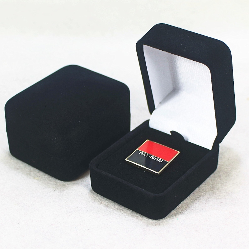 Vật phẩm Hộp nhung hình tròn F-20 cho nhẫn, huy hiệu hoặc đồng xu, mm. 45 * 55 * 38, trọng lượng khoảng 32g