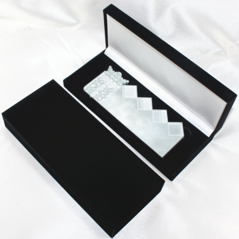 Số tiền lẻ, huy hiệu, huân chương, hay phần cứng gì đó...sản phẩm.mmKhông.202*85*36, nặng khoảng 166g