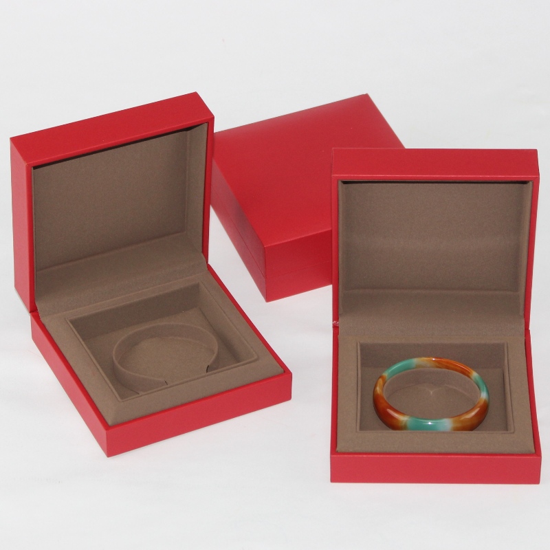 Hộp đựng trang sức tuyệt kỹ hộp đựng trang sức trang sức đặc chế trang sức màu đỏ có bọt biển, kích cỡ là 115*115*45