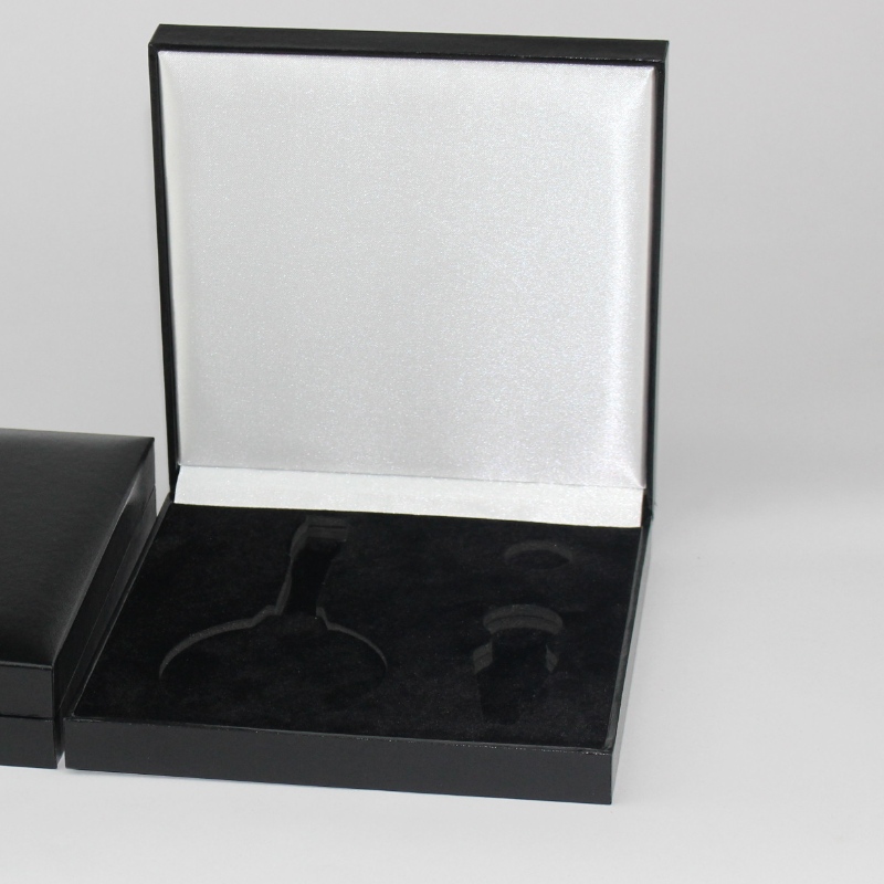 Bộ hình vuông kiểu V-23, thùng đựng vải vịt 120*120mm: đồng xu, huy chương và huy hiệu, v. mm.120*160*38, tạ về 20g