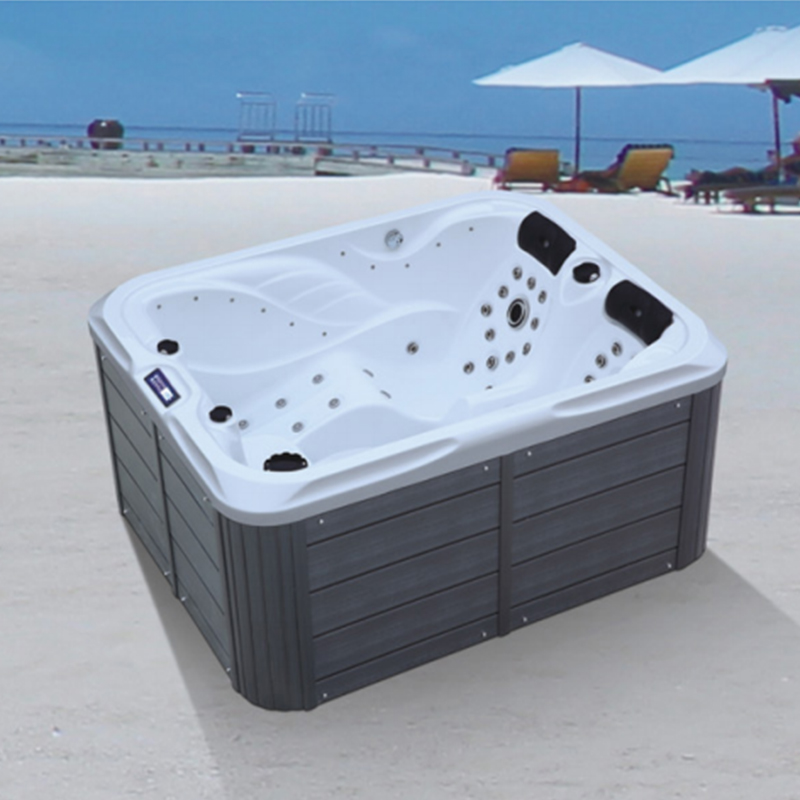 Bồn tắm ngoài cửa.