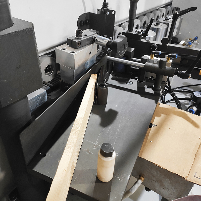 Máy dán cạnh tự động WE604