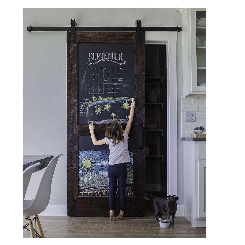 Giấy dán đen rẻ tiền