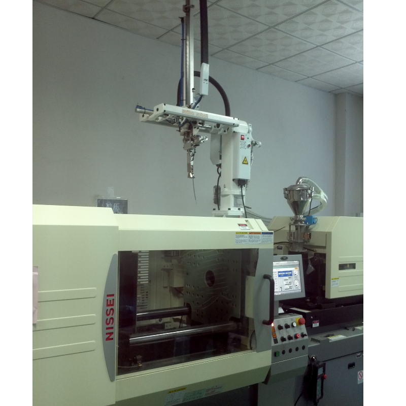 nhà máy ban đầu được điều khiển bởi cánh tay robot xiên hình trụ