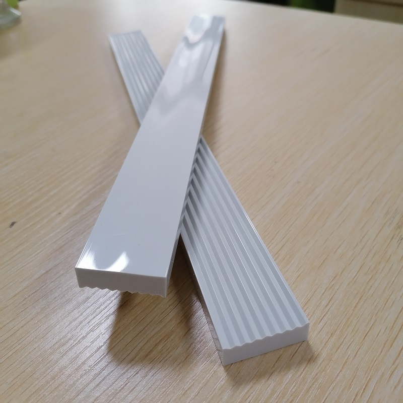 Hồ sơ nhựa tùy chỉnh với xử lý bề mặt sáng bóng Hồ sơ đùn PVC dải phẳng