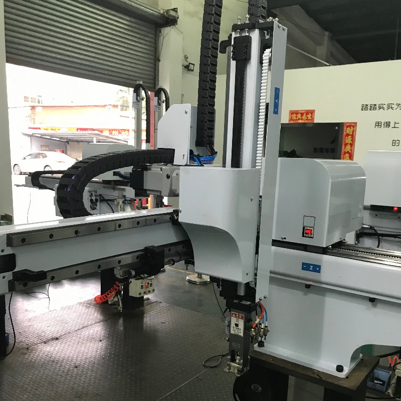 Bộ điều khiển đặc biệt ba trục cho máy ép phun