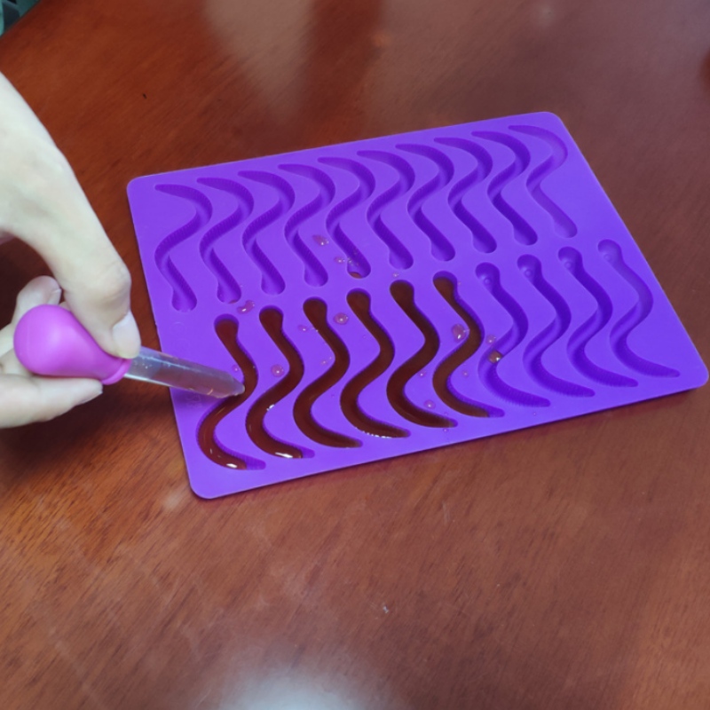 Mẫu kẹo mềm mềm mềm giống như loài châu chấu Hình mẫu sôcôla của loài cá côn trùng.