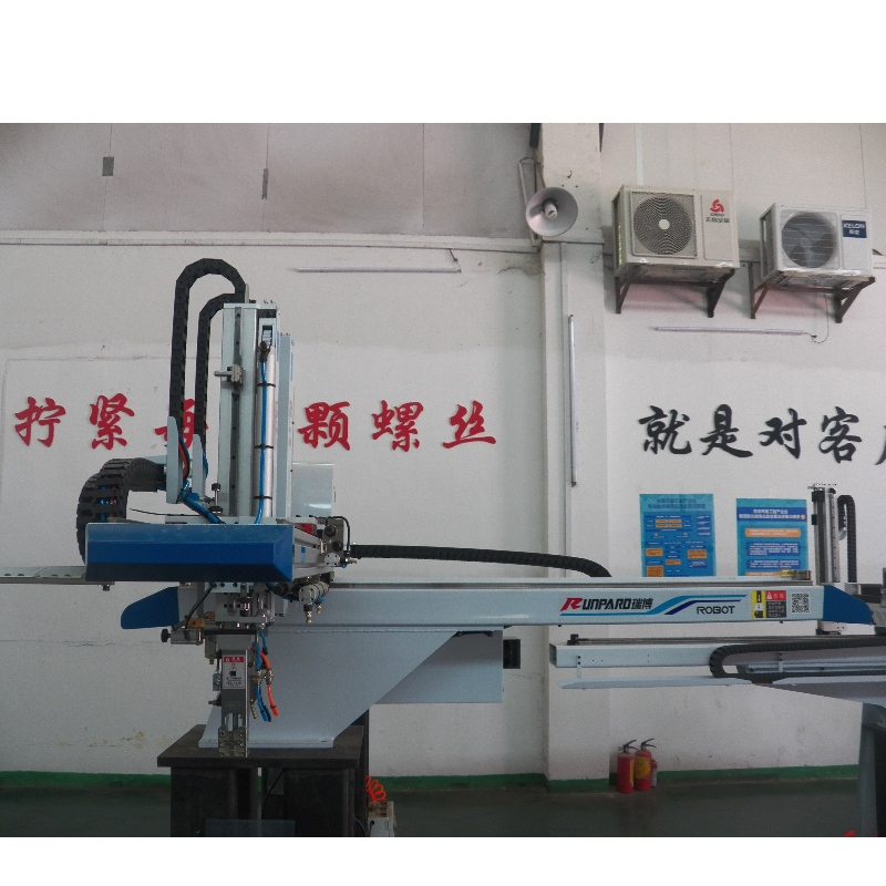 Cánh tay thao tác bằng khí nén hoặc cánh tay rô bốt công nghiệp và bộ điều khiển rô bốt cho máy ép phun từ Quảng Đông Trung Quốc