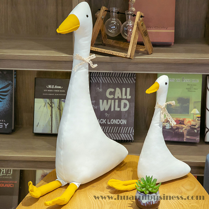 Đồ chơi ngỗng trắng, búp bê bọc thép