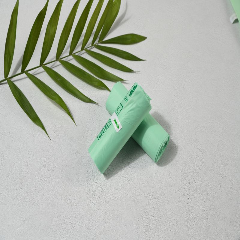 bột ngũ cốc có nền sinh sản 100. Các túi rác dễ đổ trên cuộn.