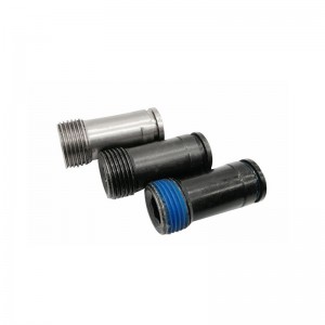 Từng móc thép CNC, cứng, được dùng trong hệ thống cầu đường sắt.