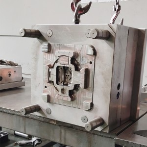 Nhà sản xuất phun Trung Quốc Bộ phận máy khuôn Chèn cho khuôn ép phun