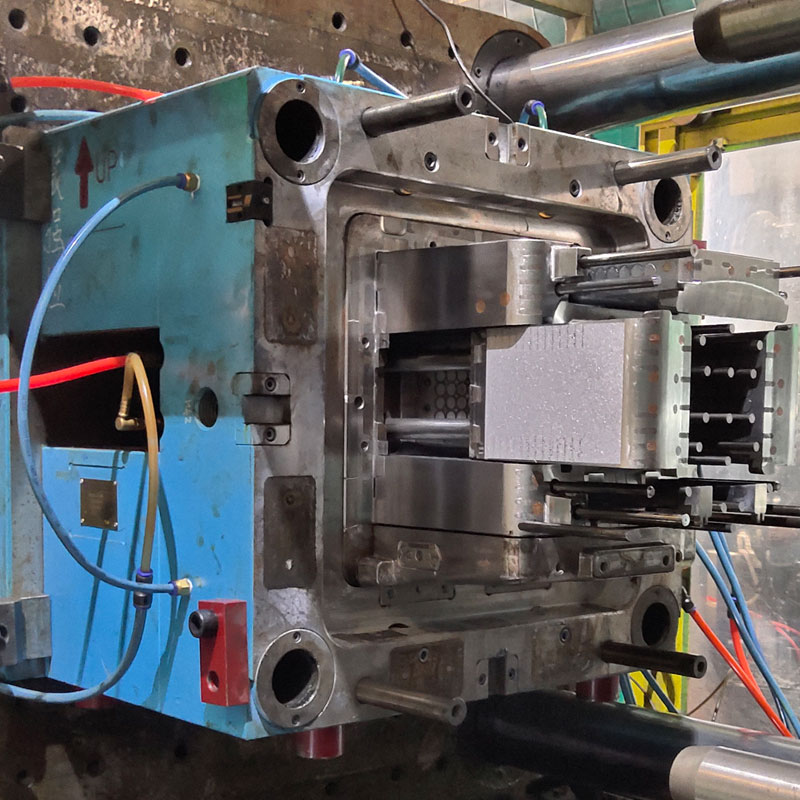 Nhà máy ép phun lớnnhất của Sơn Tây được ủy quyền