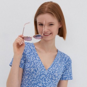 Mini chiều dài quấn quanh cổ áongắn tay hoa