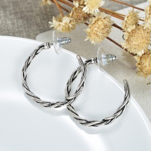 Phiên bản tiếng Hàn của thời trang và hoa tai đẹp