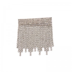 Khí chất đầy rãnh tua rua trâm