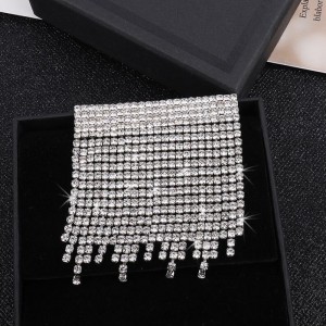 Khí chất đầy rãnh tua rua trâm