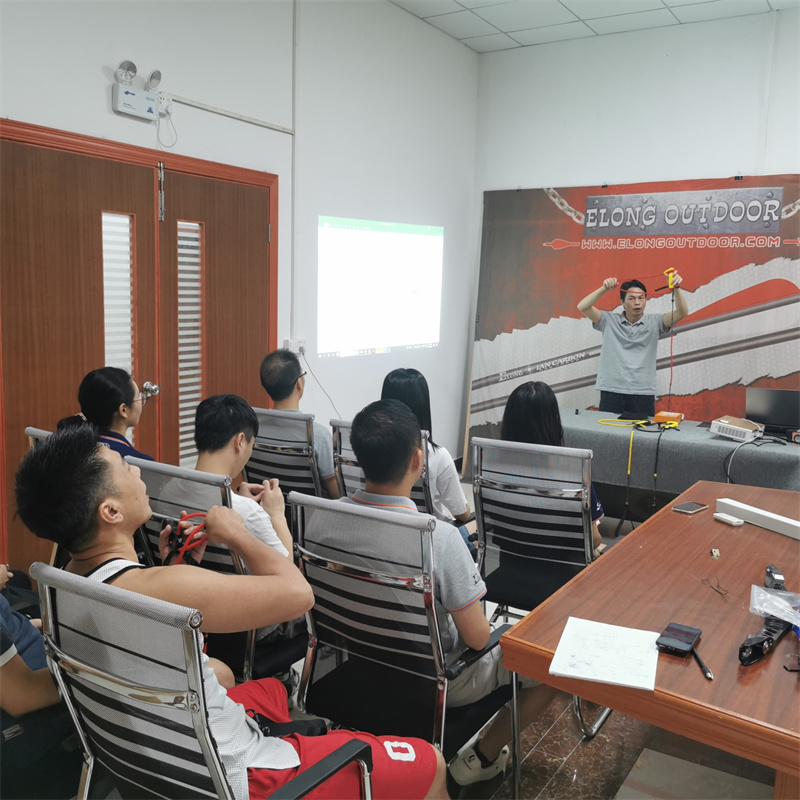 Cuộc họp khởi độngngoài trời Elong cho bannhạc kéo dài