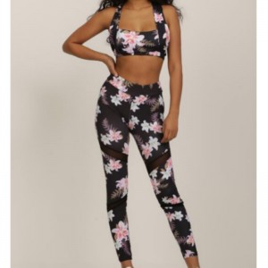 Bộ đồ thể thao màu đen