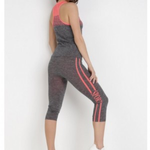 Bộ đồ thể thao màu đen và màu cam