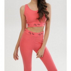 Bộ đồ thể thao màu hồng