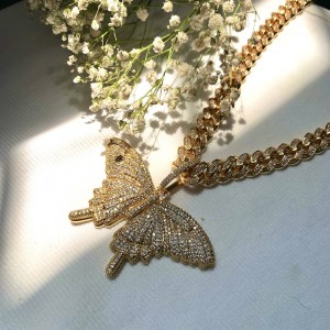 Thời trang Bling Bướm Hồng Vòng cổ Kích thước lớn Mặt dây chuyền bướm sáng bóng với Chuỗi Cuba