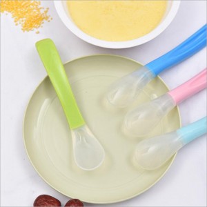 Đào tạo thức ăn cho ăn thức ăn cho trẻ sơ sinh silicone silicon bpa thìa silicon miễn phí thìa cho trẻ mới biết đi