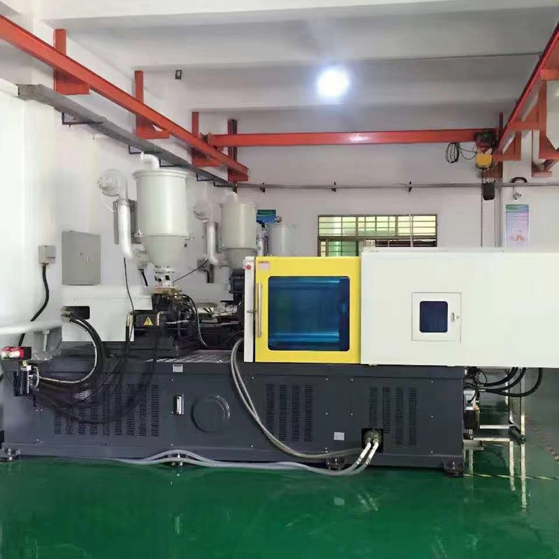 Công ty có một máy ép phun mới, chính xác cao cho các vỏ điện thoại di động