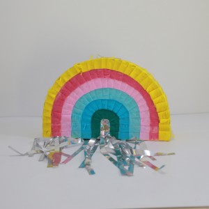 Thiết kế mới trang trí đầy màu sắc Pinata cho đám cưới