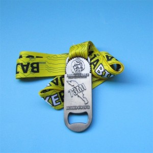 Huy chương kim loại mặt dây chuyền tùy chỉnh với dụng cụ mở chai