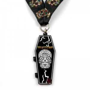 Metal Die Casting Matte Black Metal Huy chương Halloween Flip-Open Huy chương