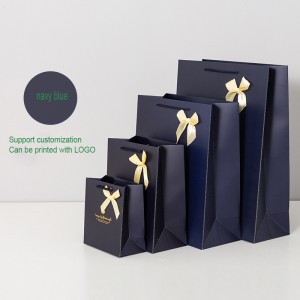 Túi giấy quà tặng đầy màu sắc