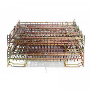 Chất xếp các lồng lưu trữ kim loại