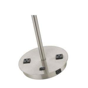 Hai đèn bàn đầu giường ở phòng tắm