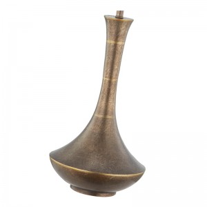 Đèn bàn sắt cổ trang trí tại không gian công cộng