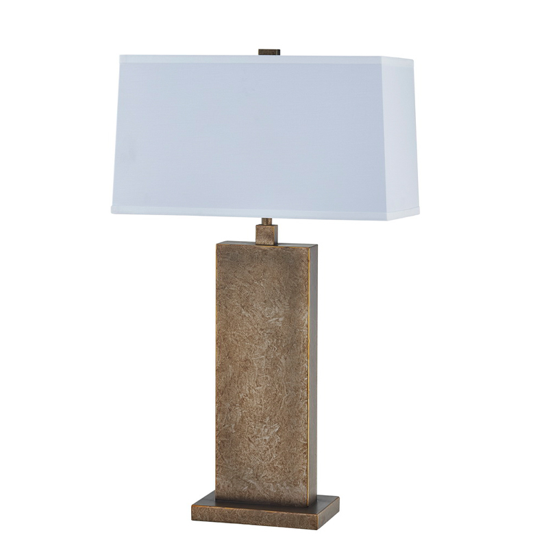 Đèn bàn sắt cổ trang trí ở lối vào không gian công cộng