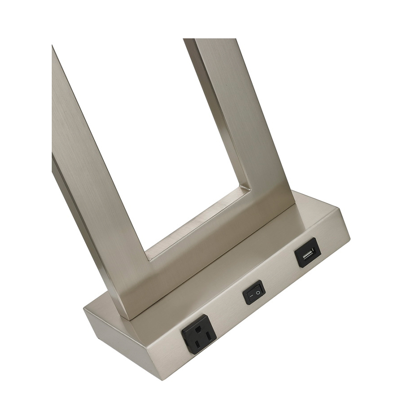 Đèn bàn của Gatsby One Light với lớp hoàn thiệnniken, một công tắc rocker trên/off, một ổ cắm tiện lợi và cổng USB