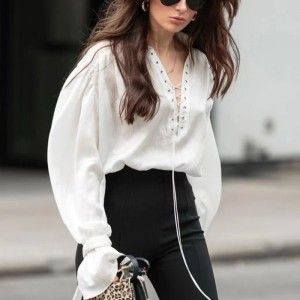 Áo sơ mi dài tay màu trắng Pháp 2023 Tay áo mới lo lắng Khay Khí Khắc thiết thiết kế cổ áo Áo