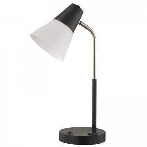 Đèn bàn khách sạn Hampton Inn với một công tắc rocker/off và một cửa hàng tiện lợi tại phòng khách của khách sạn